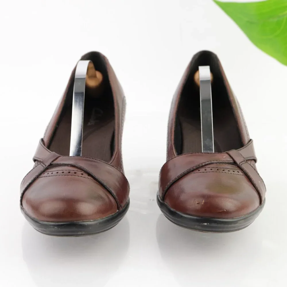 Clarks Womens Pump Size 8.5 M Brown Leather Low Block Heel Comfy Work Dress Shoe